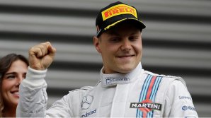 Боттас продлил контракт с "Мерседесом" на один год