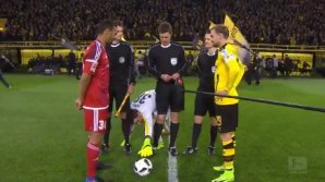 Вратарь "Боруссии" ворует мяч у судей и болбоев перед каждой игрой: видео 