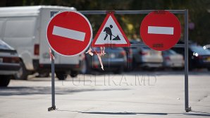 На мосту на столичной улице Михая Витязула перекрыли одну полосу