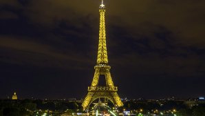 В Париже с размахом отметили трехсотмиллионное посещение Эйфелевой башни
