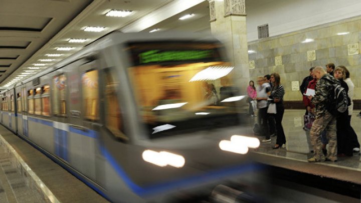 В московском метро машинист спас девочку