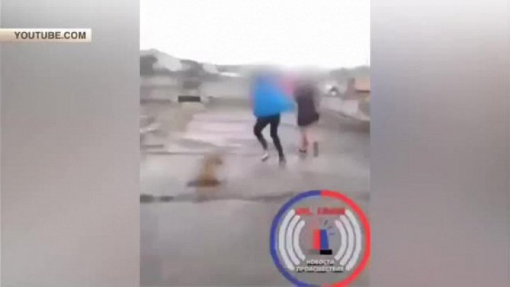 В Приморье девочки-подростки сняли на видео издевательства над сверстницей (18+)