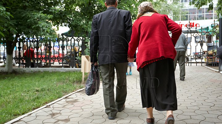 Кинут кость перед выборами: власти определилилсь с датой выдачи пенсионерам "пасхальных" пособий