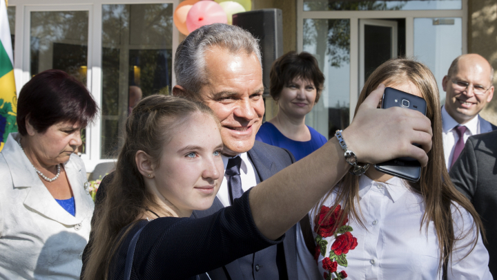 Влад Плахотнюк посетил школу, в которой учился