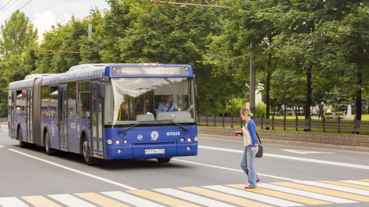 Неизвестный расстрелял пассажирский автобус в Москве