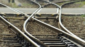 Уснувшая на путях и попавшая под поезд американка выжила