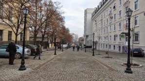 На столичной пешеходной улице раздали более 2000 книг, которые пожертвовала Румыния