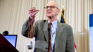 Нобелевскую премию по физике получили ученые, открывшие гравитационные волны