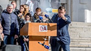 Андрей Нэстасе не желает признавать, что ведет себя с журналистами агрессивно