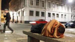 Бездомный попросил власти отправить его на день рождения в тюрьму