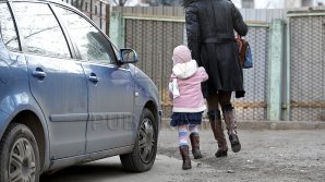 "Есть дети, а воспитателей нет": почему пустует детсад на Чеканах