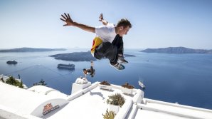 На греческом острове Санторини прошел турнир по паркуру 