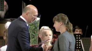 В Национальном дворце имени Николай Сулак прошло награждение лучших педагогов