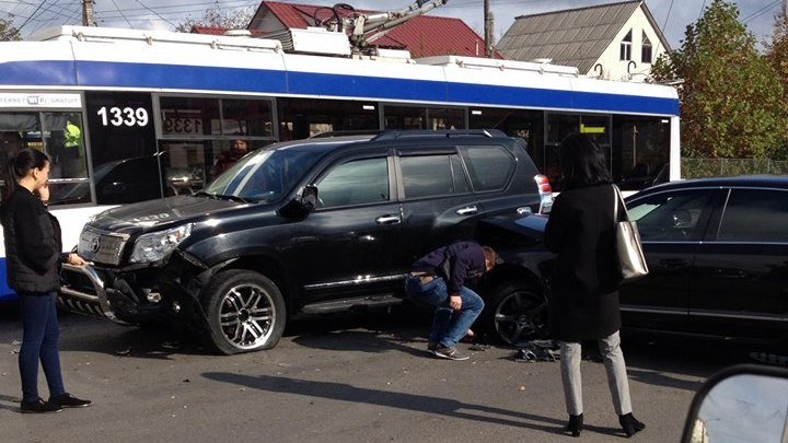 Страшное ДТП на Буюканах: столкнулись три легковых автомобиля