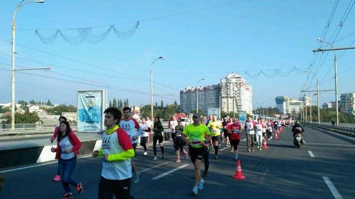 Тысячи людей принимают участие в международном Марафоне в Кишинёве: фото