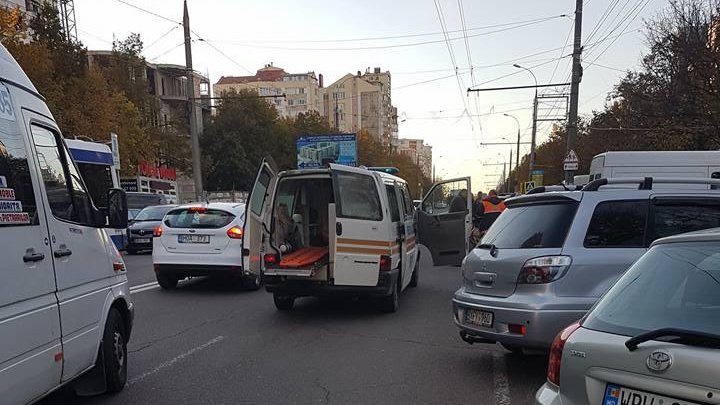 Мать с ребёнком попала под машину на Буюканах: фото