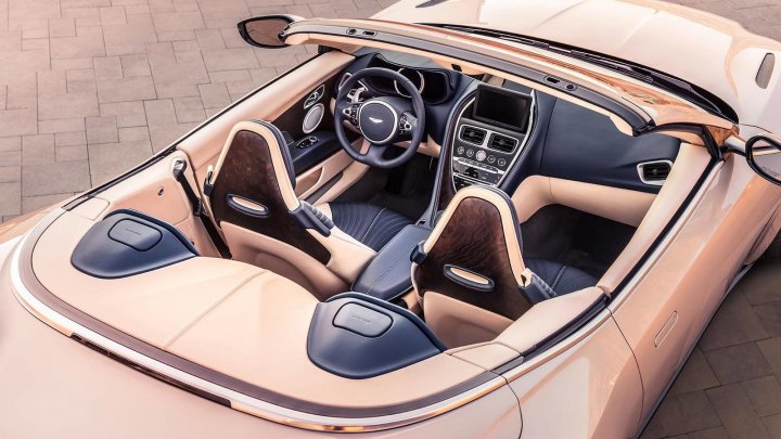 Представлен новейший кабриолет Aston Martin DB11 Volante