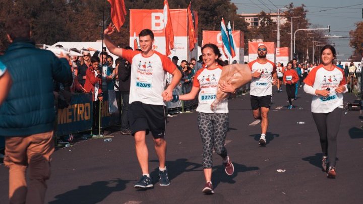 Девушке сделали предложение прямо во время Кишинёвского Марафона: фото