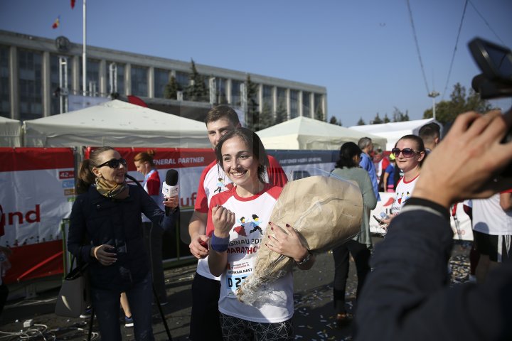 Девушке сделали предложение прямо во время Кишинёвского Марафона: фото