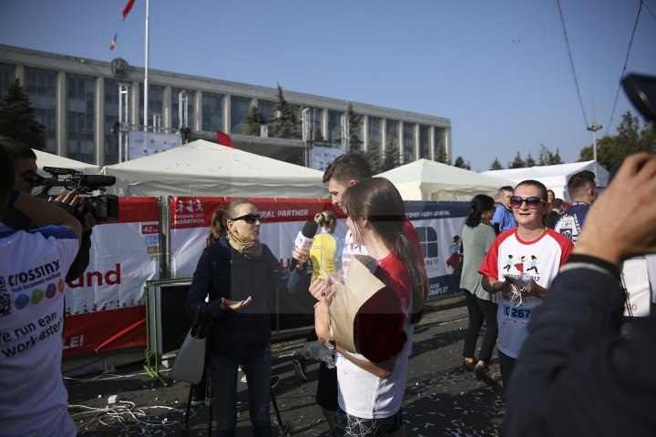 Девушке сделали предложение прямо во время Кишинёвского Марафона: фото