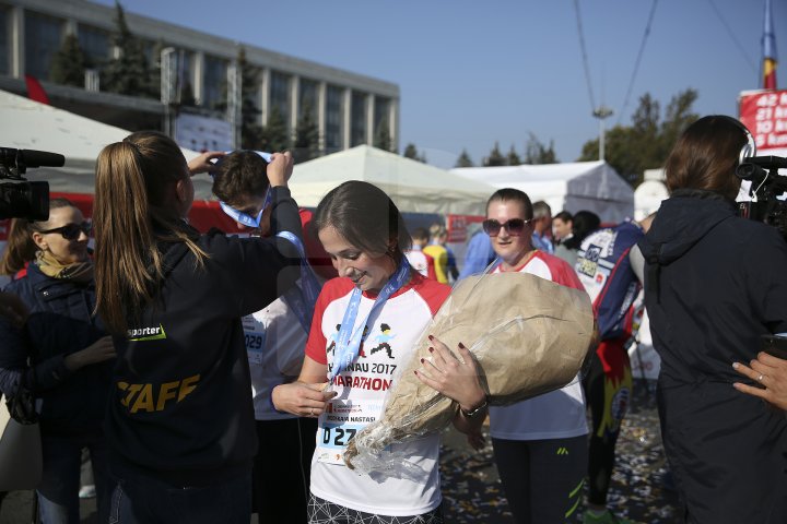Девушке сделали предложение прямо во время Кишинёвского Марафона: фото