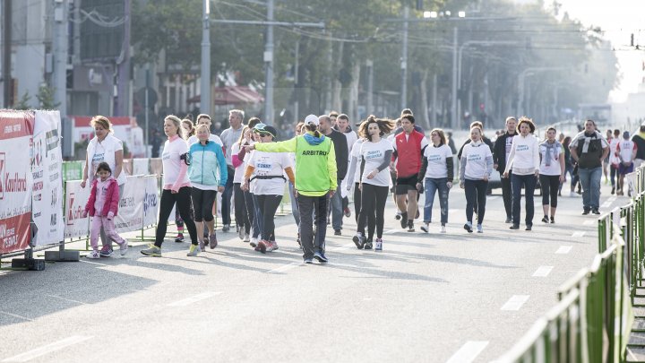 Тысячи людей принимают участие в международном Марафоне в Кишинёве: фото