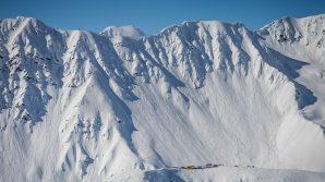 Французские райдеры продемонстрировали трюки в горах Аляски