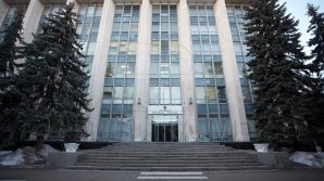 При входе в правительство установят спецэскалатор для людей с особыми потребностями