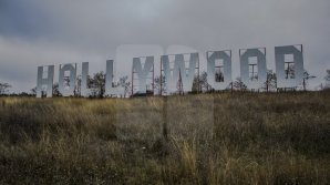 В Кэушанском районе на холмах появилась надпись "Hollywood"