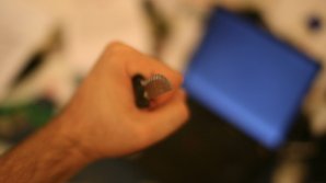 18-летний молодой человек выжил после удара ножом в сердце у ТЦ в Москве