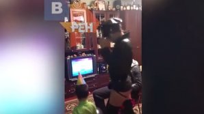 Видео: родители заказали стиптизершу на дом в присутствии ребенка (18+)