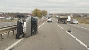 ДТП на трассе Кишинёв-Оргеев: легковушка перевернулся от удара с грузовиком