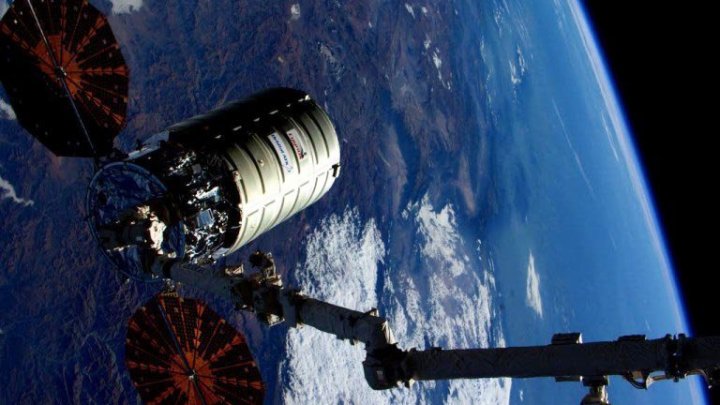 В NASA сообщили об успешной стыковке грузового корабля Cygnus к МКС