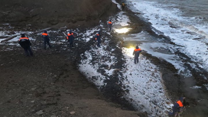 Вертолет Ми-8, потерпевший крушение у Шпицбергена, поднят со дна моря