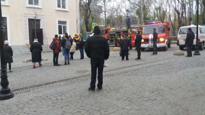 В центре столицы загорелось здание: фото