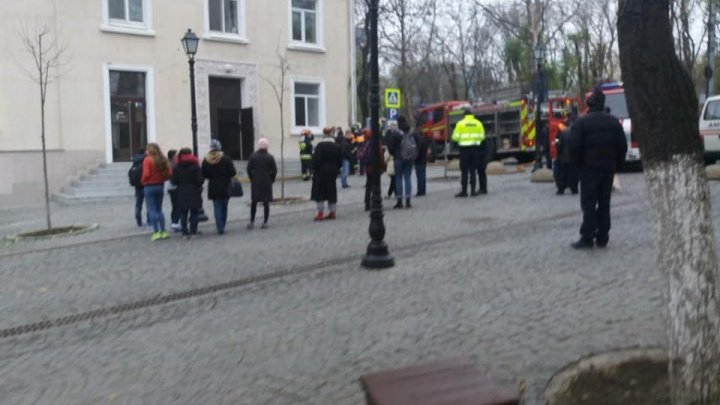 В центре столицы загорелось здание: фото