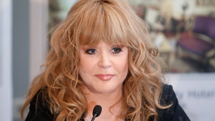 Пугачёва вышла к журналистам без грима: фото