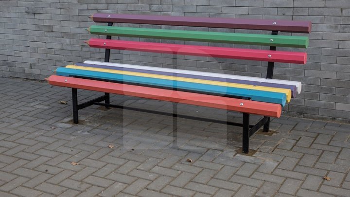 Необычные скамейки появились в столице: фото