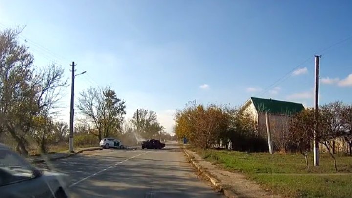 В Сети появилось видео с моментом страшного ДТП в Крыму, унесшего жизни 2 человек