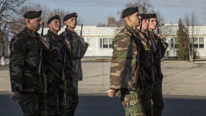 Фоторепортаж: Молдавские военные готовятся к параду в Румынии