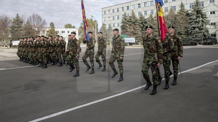 Фоторепортаж: Молдавские военные готовятся к параду в Румынии