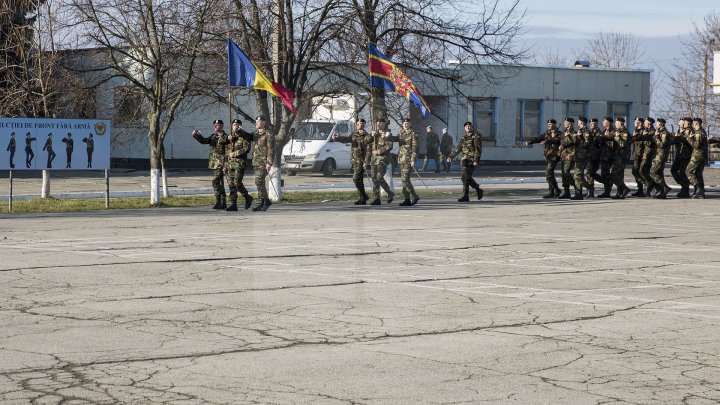 Фоторепортаж: Молдавские военные готовятся к параду в Румынии