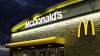 Сотрудник McDonald's ударил головой в нос недовольного клиента: видео 