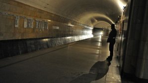 Житель Екатеринбурга парализовал работу станции метро, отправившись пешком в тоннель  
