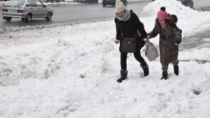 PUBLIKA WORLD. Мощный снегопад обрушился на Украину (видео)