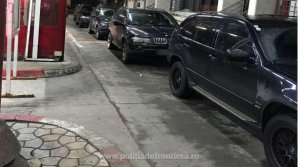 Три люксовых автомобиля с фальшивыми номерами и документами задержали на таможне Скулень