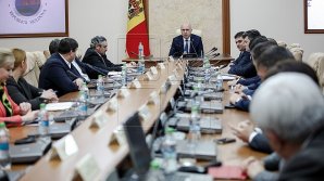 Эксперты положительно оценивают перестановки в кабмине