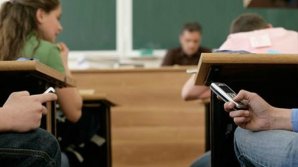 С нового учебного года во всех французских школах запретят мобильные телефоны