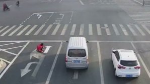 В Китае мужчину оштрафовали за то, что он изменил дорожную разметку