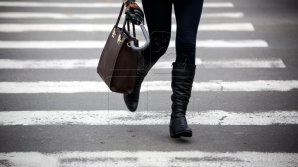 В столице женщина сбила 18-летнюю девушку на пешеходном переходе